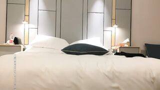 【小宝寻花】约了个白衣纹身妹子，骑在身上舌吻调情口交上位大力猛操
