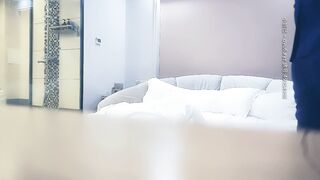 【赵总寻花】十分开朗健谈的超短裙黑丝短袜美女，穿衣显瘦脱衣有肉，在床上叫声极骚最后颜射结尾
