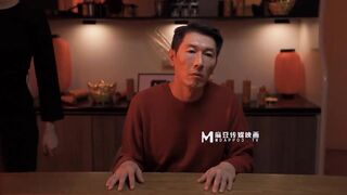 MD0208 荒诞家族 淫游之春 快感刺激的极致调教