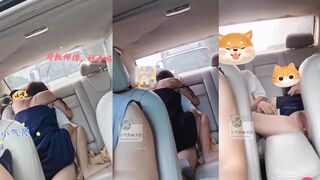 【极品淫妻】绿帽开车，老婆在后排坐单男肉棒上，让单男的肉棒在她穴里蠕动