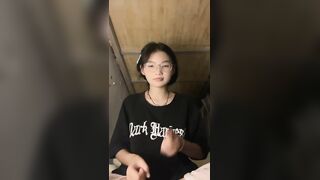 吃瓜事件精选 萝莉学生妹和渣男打视频自慰 被渣男录下自慰视频