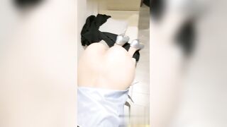 完美黑丝长腿搭配高跟鞋 性感女神展示极限诱惑 无套后入猛干连打几炮 少妇被操得根本扛不住！