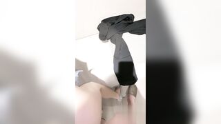 完美黑丝长腿搭配高跟鞋 性感女神展示极限诱惑 无套后入猛干连打几炮 少妇被操得根本扛不住！