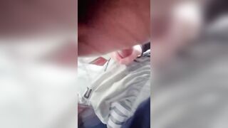 真实兄妹乱伦 爸妈厨房忙活时 哥哥客厅直接开干妹妹 口爆吞精后回房无套内射 刺激炸裂！