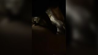 绿帽大哥分享自己的淫妻 极品反差母狗人妻性爱自拍 一遍玩着鸡也不忘放下她的道具！