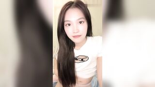 邻家女神私拍视频泄密 道具自慰呻吟不断 口交足交齐上阵 被男友无套抽插最后内射 骚气满满