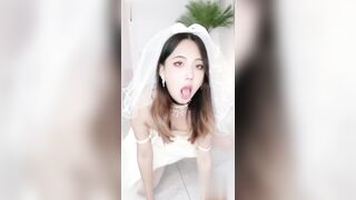 高颜值淫荡新娘合集视频流出 多年恩爱修成正果 开启淫妻之路 别人的老婆谁不喜欢呢？