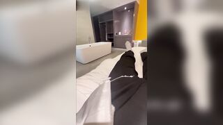 【姐弟乱伦-强上会喷水的亲姐姐】给姐姐舔脚舔穴内射，对白刺激