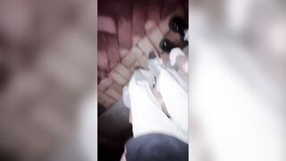 兄妹学校门口扒光内射粉嫩美鲍精液流出