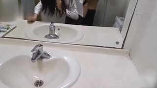 山东姐弟乱伦 卫生间强推性感姐姐 姐夫打电话过来一边操着一边打电话超级刺激对白！
