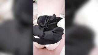 真实乱伦原创 翻我妹手机居然发现跟别的男生发自己的嫩逼照？气的我绿帽感上头又一次强迫内射了她