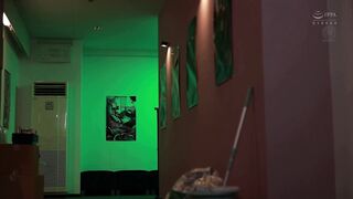 JUR-513 [中文字幕] 背德的NTR影院包房 被低俗男人丑陋肉棒玷污的贞淑妻子 - 白石茉莉奈