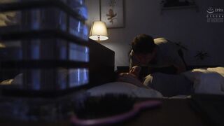 ADN-715 尽管为了怀孕而禁欲并积累精子，但当我和被大雨淋湿的嫂子单独在一起时，我无法控制自己的。梓ヒカリ