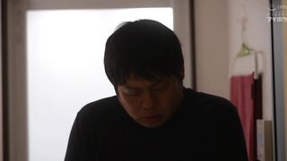 IPZZ-658 错过了末班车，在后辈家过夜，狭小的单间里自然而然地超亲密…完全败给拥有高审美观的极度苗条巨乳运动员身材，直到上班前都沉迷于亲密SEX！… 月城莉莉香