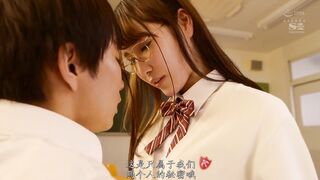 SSIS-282 [中文字幕] 乖巧安靜的學生，在我面前會漏出可愛內褲誘惑 香水纯