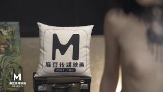 #麻豆映画  MD0074 冷艳刺青师性爱成瘾 - 艾秋