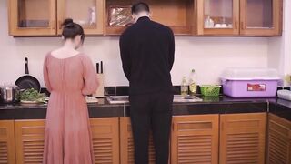 #麻豆映画 MD0030  淫荡侄女的新春惊喜 - 欧美玲
