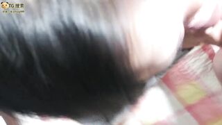 真实小情侣出租房露脸性爱自拍，美女的鲍鱼挺肥阴唇一大一小还黑但是淫水挺多，无套啪啪口爆吞精很刺激
