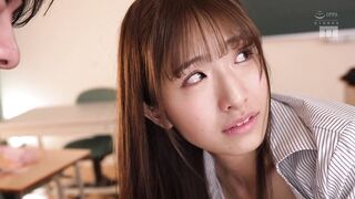 MIDA-736 [中文字幕] 美腿黑丝大乱交，把老师干成下贱肉便器！轮番操到全身沾满黏糊糊的精液、高潮到彻底崩溃！ 川口桜