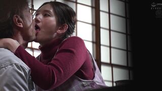 JUR-797 [中文字幕] 女儿旅行的一周被女儿的闺蜜保育员玲衣邀请时隔十几年用滚烫的阴茎尽情地享用了爆乳和厚实的肉穴的我 - 木村玲衣
