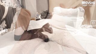 [糖心Vlog]【性爱陪玩】轻调洛丽塔少女 口穴侍奉无套强势打桩 - 小米粥