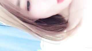 顶级短发少女振动棒磨蹭小穴