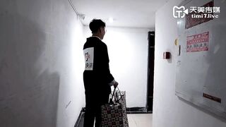 【天美传媒】李思思【不穿内衣的大学生】青春大学生在家没有穿内衣被快递小哥强干，高清720P原版首发【TM0155】