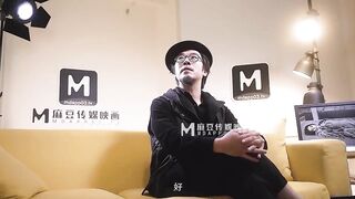 【麻豆传媒】新晋女神-林襄【暴乳女记者】在摄影棚操坏淫荡欲女，职人系列麻豆单元剧，高清720P原版首发【MD-0245】