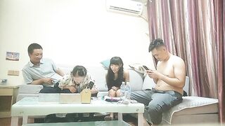 【换妻传媒】约巨乳夫妻4P交换，玩成人游戏调情，扶着肥臀后入，两个奶子操的直晃动