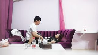 【爱情故事】泡良达人，夜夜当新郎，妹子一个个的换，今晚风情美人妻，沙发调情啪啪干爽，对白精彩必看