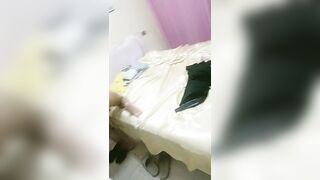 新人美女下海！和炮友操逼大秀！浴室洗澡，抓起大屌吸吮，翘起蜜桃美臀，扶着洗手台后入