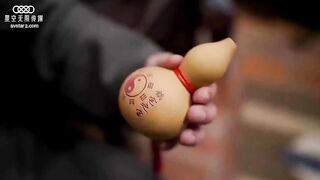 【AI巨星性体验】人工智能-让女神下海不是梦之诸葛钢铁【宋铁】迷人的旗袍，背叛组织被惩罚当众做爱，高清1080P版
