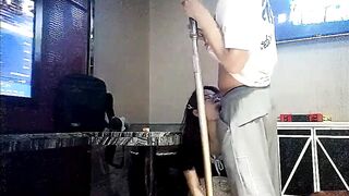 【KTV豪华包间内玩弄学生妹】唱着歌就摸奶抠逼想亲亲，舔她骚屁股让小姑娘深喉口交大鸡巴，不脱衣服就草