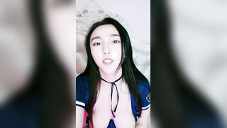 【制服诱惑-4】肥臀御姐系美妞，渔网袜掏出大奶子，手指猛扣骚穴，振动棒舔弄插入，搞得水声哗哗，娇喘嗲嗲呻吟浪叫