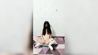 【剧情演绎-大哥强扒两个短裙少妇】强行扒光玩弄骚穴和奶子，跳蛋蹂躏口交大鸡巴，床上床下轮流爆草两女，浪叫呻吟不止