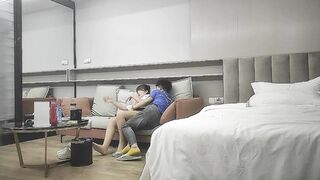 【我有一台拖拉机】2000约腼腆小姐姐，这颜值怎么忽高忽低的，翘臀圆润，小伙暴力插逼，陶醉其中爽了