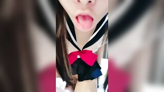 清纯又淫荡反差18小萝莉，双马尾情趣制服，无毛嫩穴，翘着屁股假屌抽插，纤细美腿黑丝，浪叫呻吟妹子太骚了