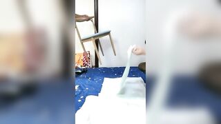 阿姨真多水，全程露脸开档黑丝被大鸡巴爆草蹂躏，一直喊着受不了骚逼又想要，高潮喷水不断精彩刺激不要错过