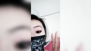 电臀女王来袭【窗前裸舞下篇】顶级美臀蜜桃臀御姐，特写美臀这屁股简直完美，窗边裸舞外面不知道有没人看，厕所假屌爆插小穴