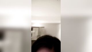 冷艳颜值女神被炮友各种操【中篇】近距离特写舔蛋，爸爸用大JB插我，淫语骚话娇喘不断，对着镜头进进出出猛操