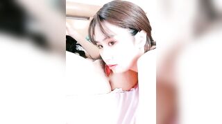 妖艳红唇牙套小姐姐女同双女大秀【下篇】舌头舔弄粉嫩美穴，特写假屌进出抽插，高潮喷水互换舔逼，翘起双腿插入爽翻