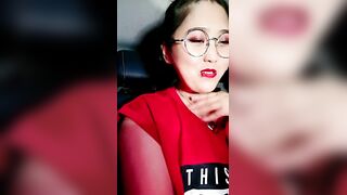小骚逼深夜打车勾搭司机户外激情啪啪【上篇】全程露脸漏奶子逼逼塞跳蛋自慰勾搭，口交大鸡巴让大哥各种爆草内射