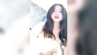 巨乳少妇全程露脸好骚啊【下篇】让小哥从后面抓着奶子玩弄，口交大鸡巴主动上位抽插，后入爆草大肥屁股浪荡呻吟