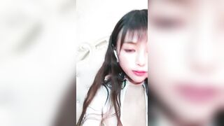漂亮眼睛极品颜值女神【热舞篇】下海大尺度秀 ，义乳露奶装超嫩粉穴，手指扣弄拿出假屌抽插，翘起大屁股掰穴搞得湿湿