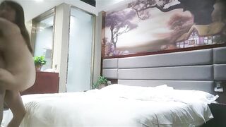 【乡村寻花】娇小玲珑小姐姐，脱了衣服胸前有料，抱起来插得花枝乱颤，1080P版本