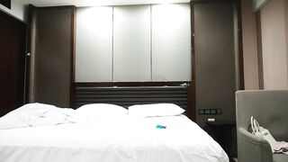 【冒险王探花】23岁小空姐，175大长腿，风情万种肤白如玉，艳舞妖娆勾魂摄魄，极品尤物