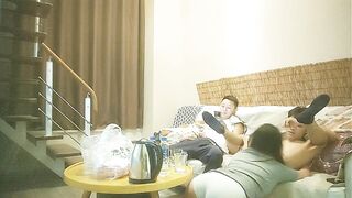 【换妻极品探花】今晚黑皮单约小情侣20岁！口射，金丹加持，绿帽男拍摄，刺激